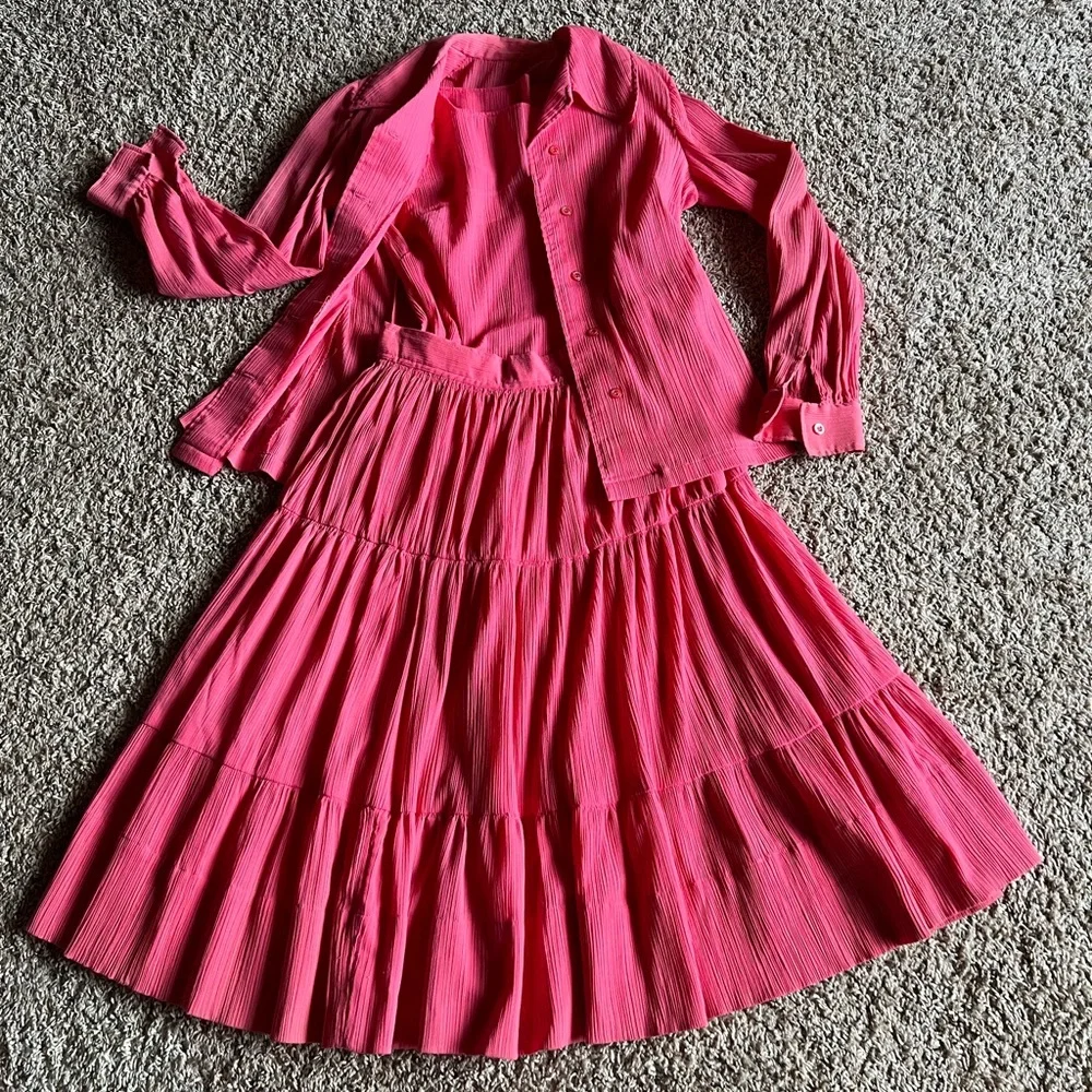 VINTAGE HANDMADE, One-Of-A-Kind Hibiscus Pink Tiered Skirt Set. - Picture 3 of 16